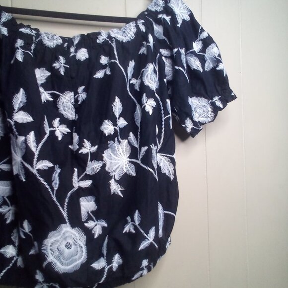 Who What Wear Blouse XXL Cropped Short Sleeve Black White Floral - Picture 7 of 13